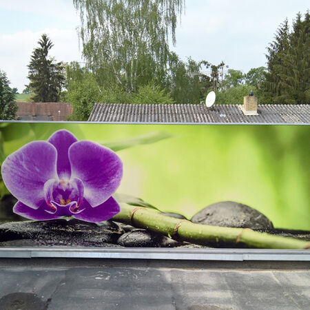 Sichtschutzfolie: Aussentor – Orchideenmotiv. Produziert von Exclusiv Werbung aus Püttlingen